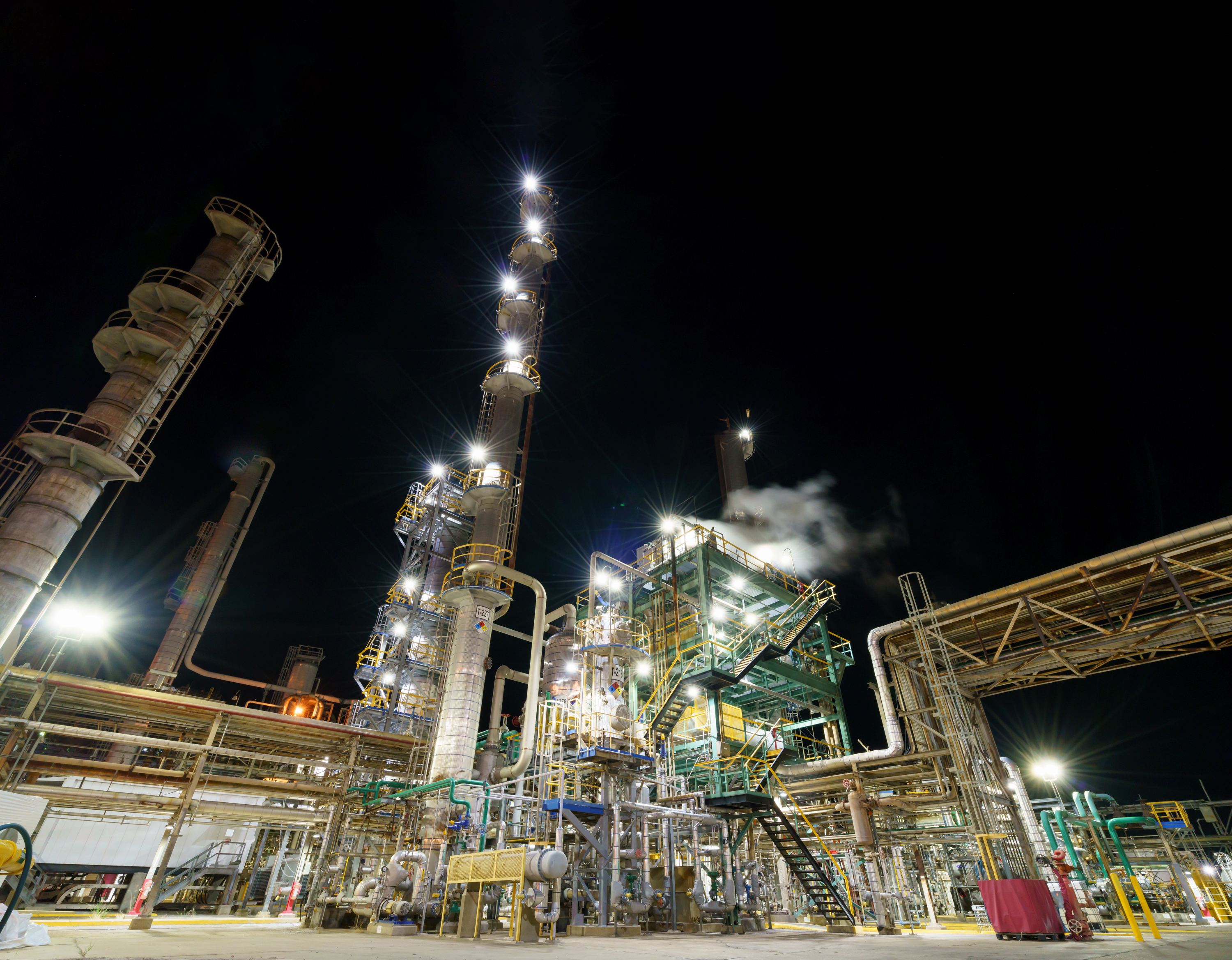 4 Environmental Conditions That Can Impact Industrial Lighting Reliability